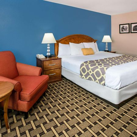 Baymont By Wyndham Lawton Hotel Екстериор снимка