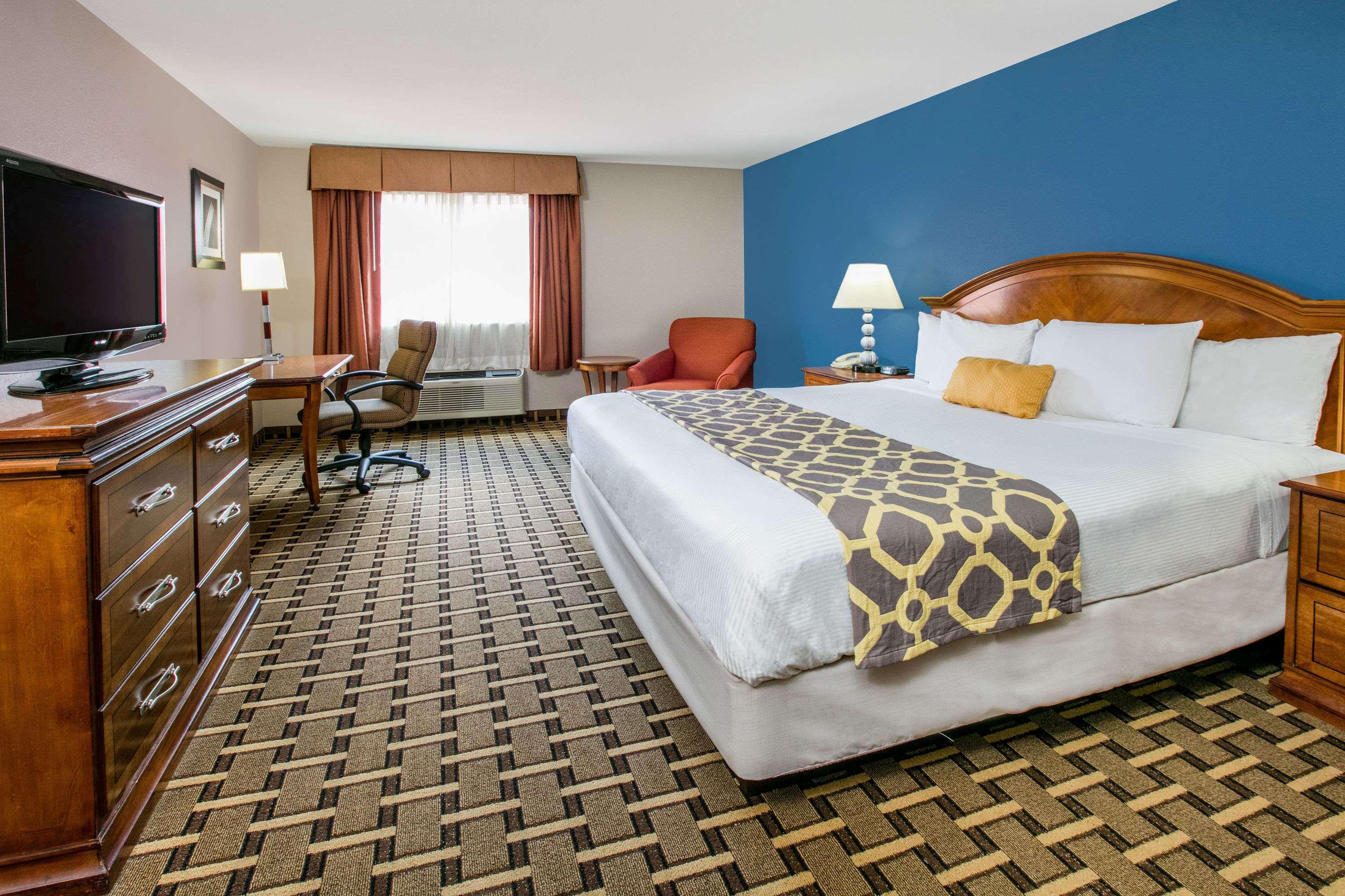 Baymont By Wyndham Lawton Hotel Екстериор снимка