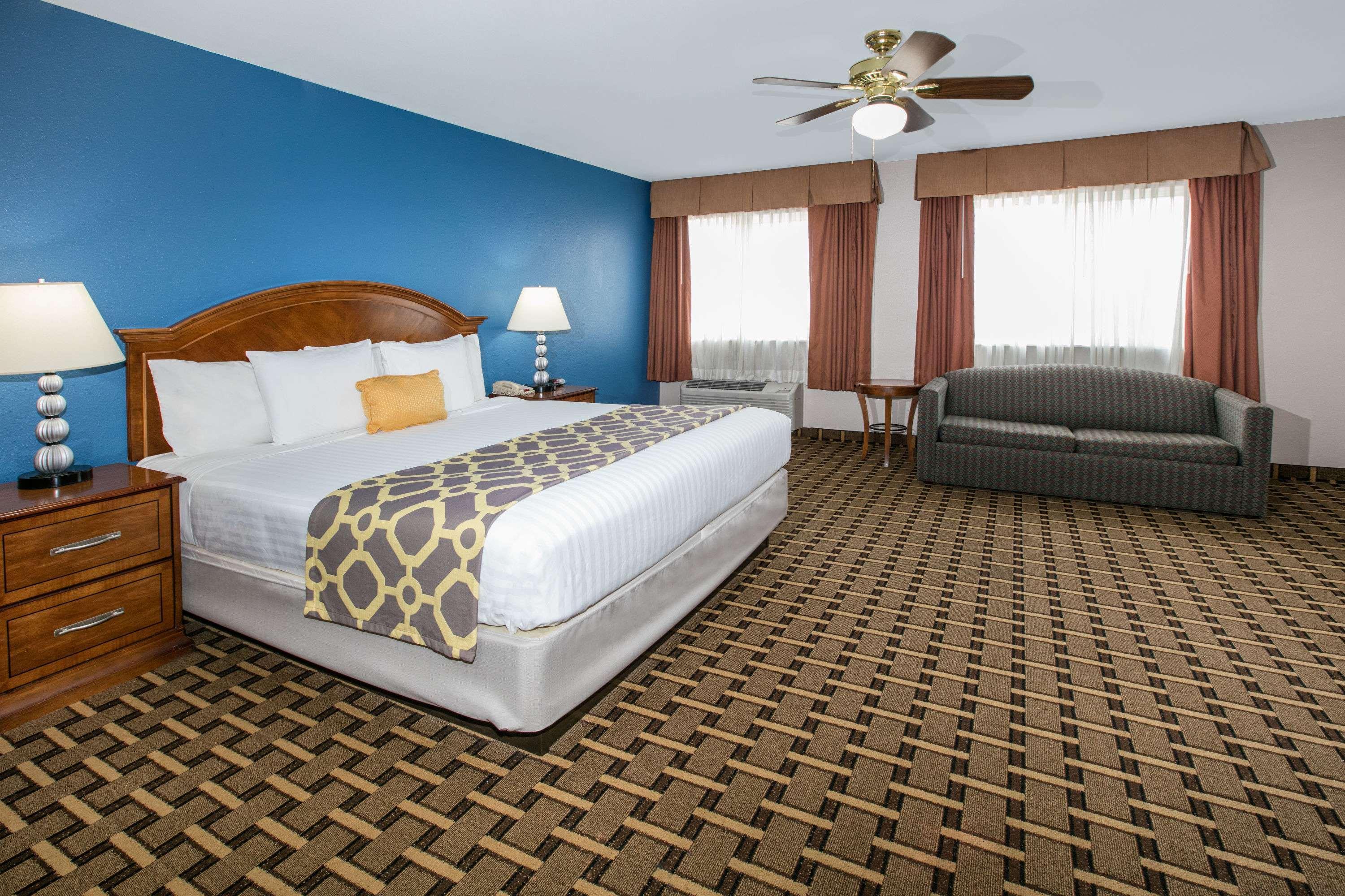 Baymont By Wyndham Lawton Hotel Екстериор снимка