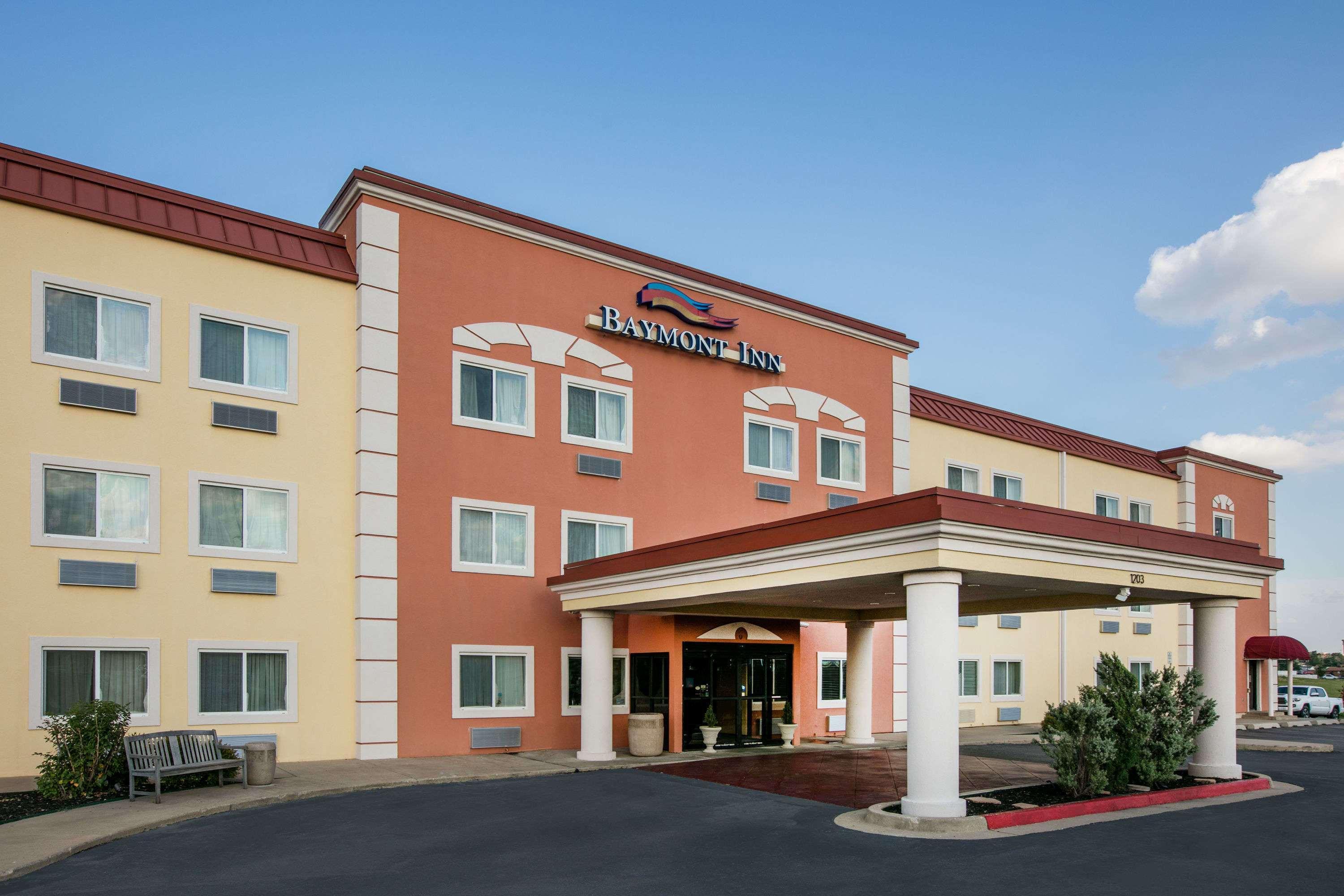 Baymont By Wyndham Lawton Hotel Екстериор снимка