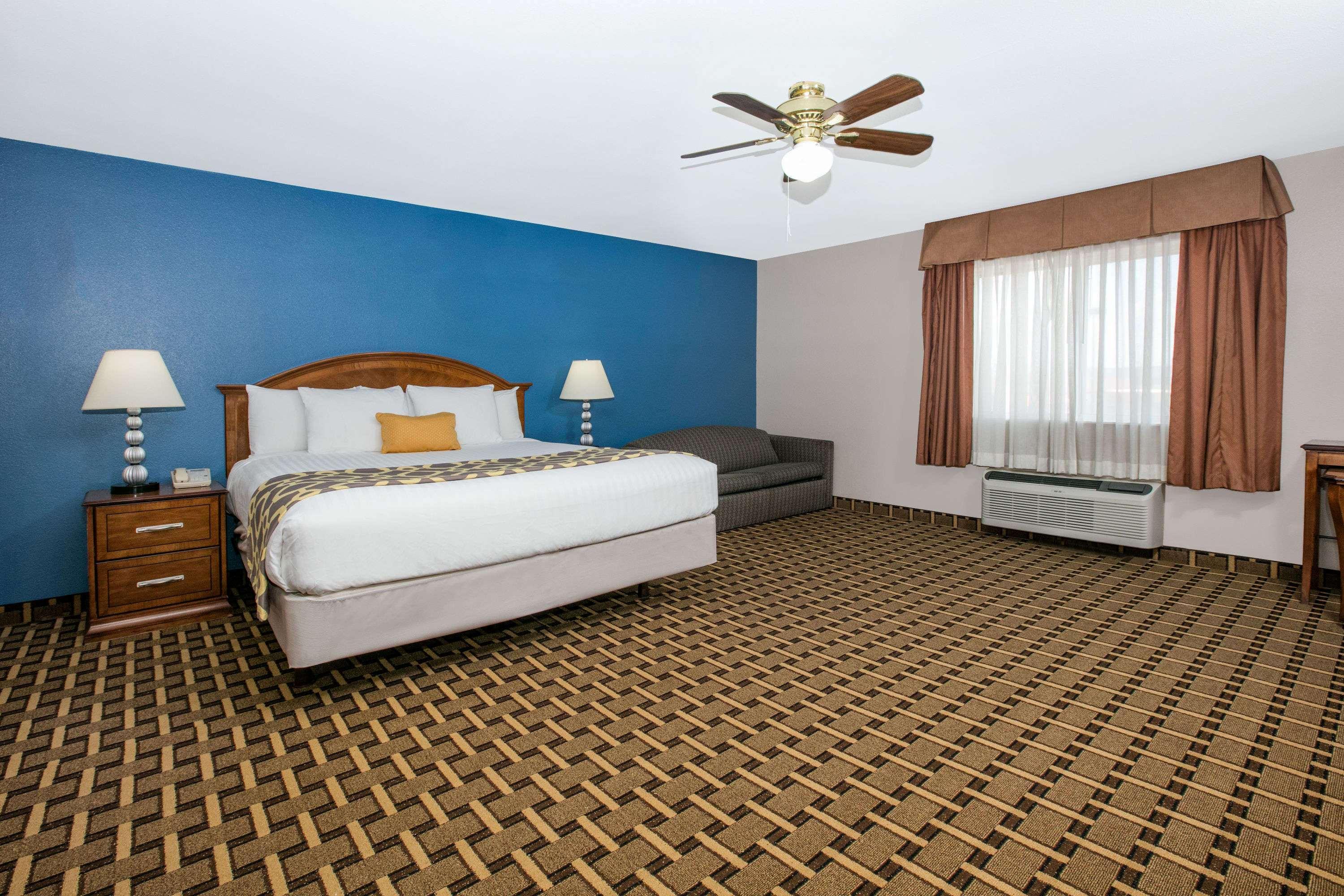 Baymont By Wyndham Lawton Hotel Екстериор снимка